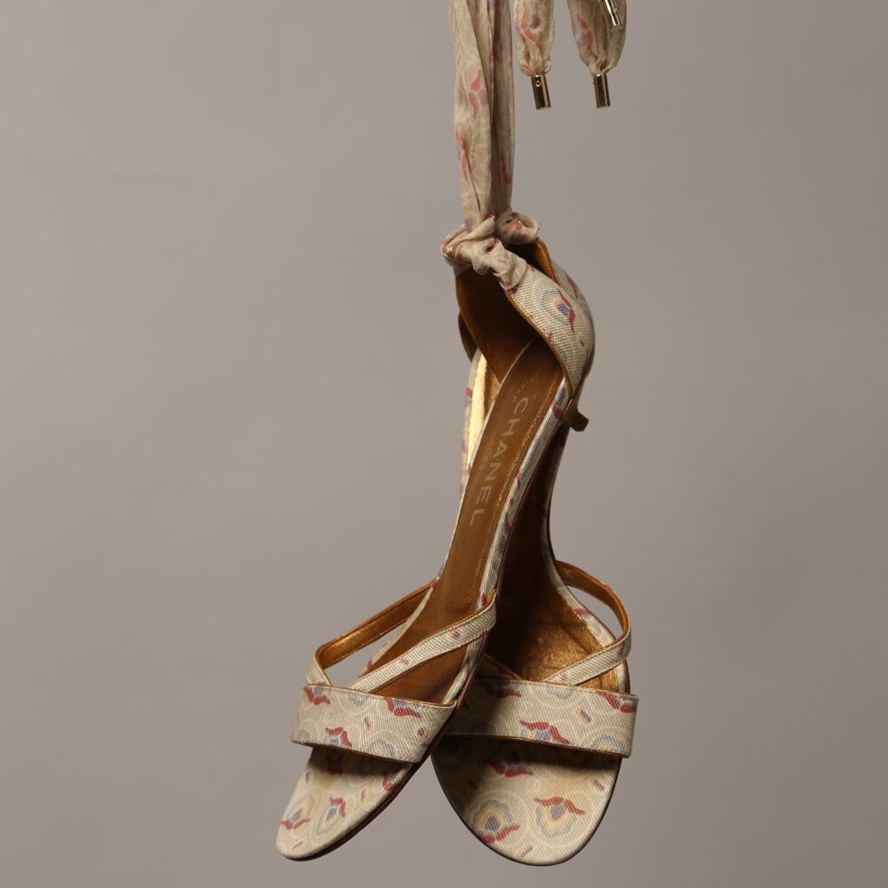 Rare CHANEL Sandals - Picture 8 of 9